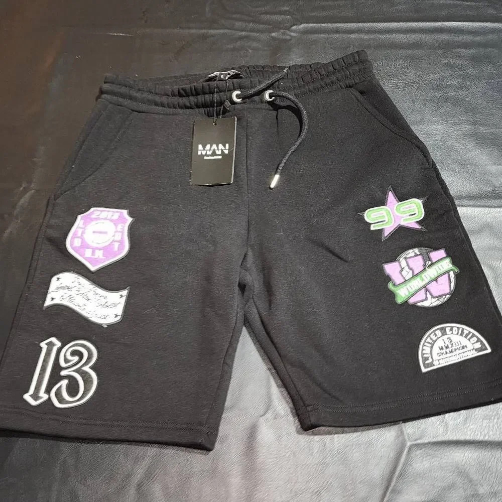 NWT Boohoo MAN‎ Mens Black Regular Fit Varsirt Worldwide Applique Shorts Large